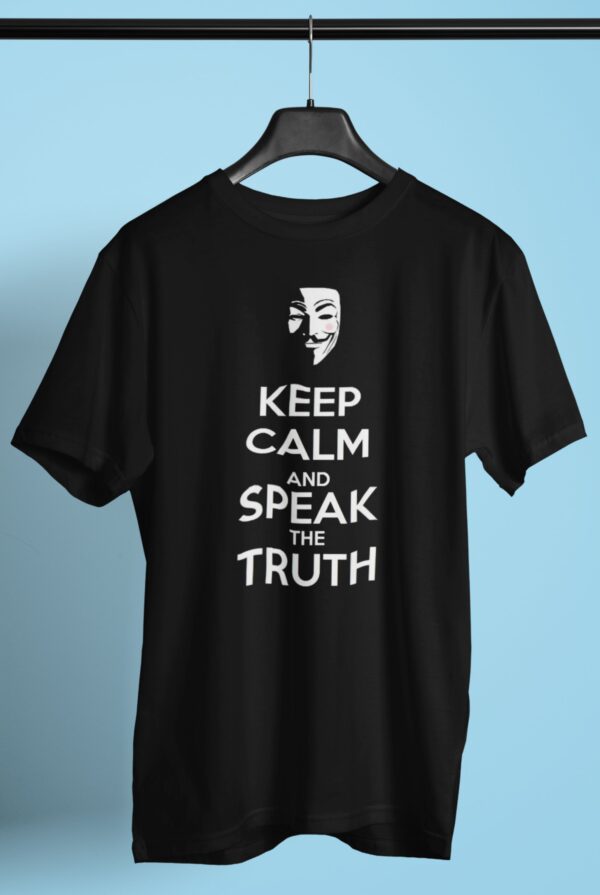 studio-mockup-of-a-crewneck-t-shirt-on-a-hanger-1983-el1 (18) Playera Negra 100% Algodón de Alta Calidad e impresionante estampado.