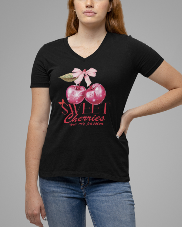 Playera Dama 100% Algodón de Alta Calidad, Cuello Redondo y Cuello "V", en colores Blanco y Negro con impresionante estampado.