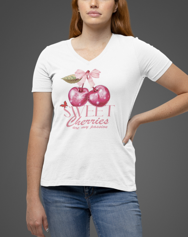 Playera Dama 100% Algodón de Alta Calidad, Cuello Redondo y Cuello "V", en colores Blanco y Negro con impresionante estampado.