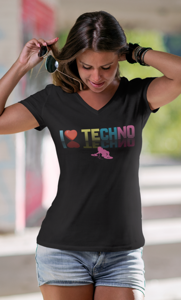 mockup-featuring-a-woman-wearing-a-customizable-v-neck-t-shirt-3688-el1 (55) Playera Dama 100% Algodón de Alta Calidad, Cuello "V" y Redondo en diferentes colores e impresionante estampado.