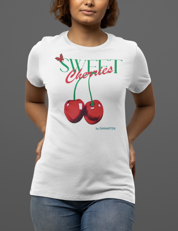 mockup-of-a-woman-posing-in-a-studio-with-a-bella-canvas-t-shirt-m14344 Playera Dama 100% Algodón de Alta Calidad, Cuello Redondo y Cuello "V", en colores Blanco y Negro con impresionante estampado.