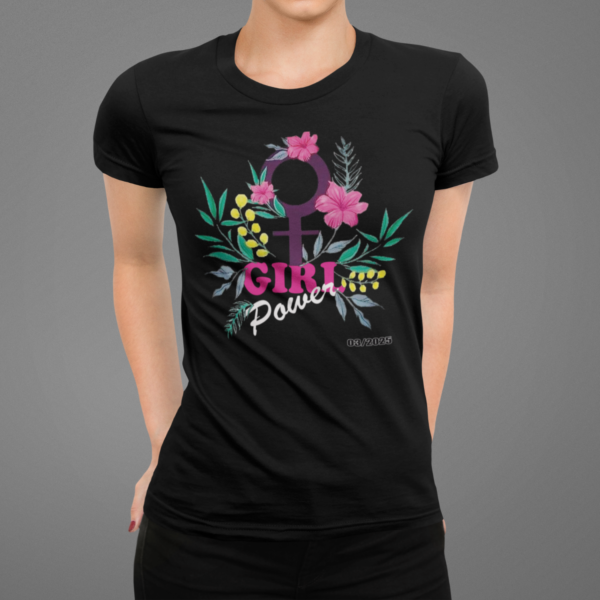 t-shirt-mockup-featuring-a-woman-with-hands-on-her-back-at-a-studio-89-el (17) Este Día Internacional de la Mujer, levanta la voz y luce increíble con nuestras playeras de algodón 100% con exclusivos estampados.