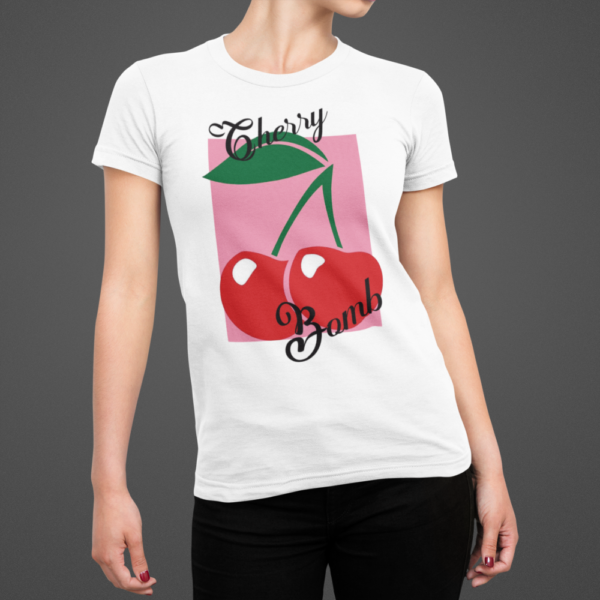 t-shirt-mockup-of-a-woman-posing-with-cropped-face-87-el (47) Playera Dama 100% Algodón de Alta Calidad, Cuello Redondo y Cuello "V", en colores Blanco y Negro con impresionante estampado.