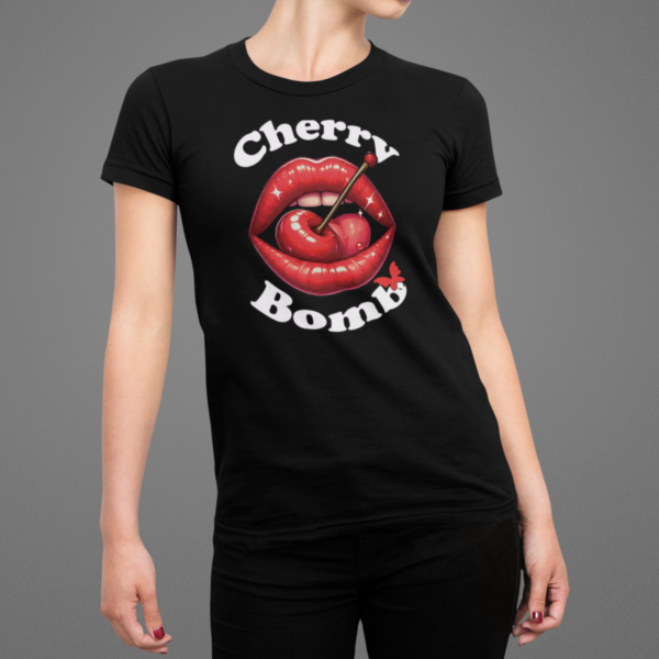 t-shirt-mockup-of-a-woman-posing-with-cropped-face-87-el (51) Playera Dama 100% Algodón de Alta Calidad, Cuello Redondo y Cuello "V", en colores Blanco y Negro con impresionante estampado.