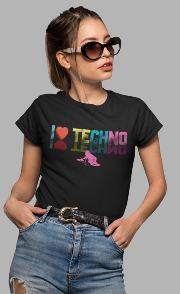 transparent-t-shirt-mockup-of-a-woman-with-dark-sunglasses-24644 (18) Playera Dama 100% Algodón de Alta Calidad, Cuello "V" y Redondo en diferentes colores e impresionante estampado.