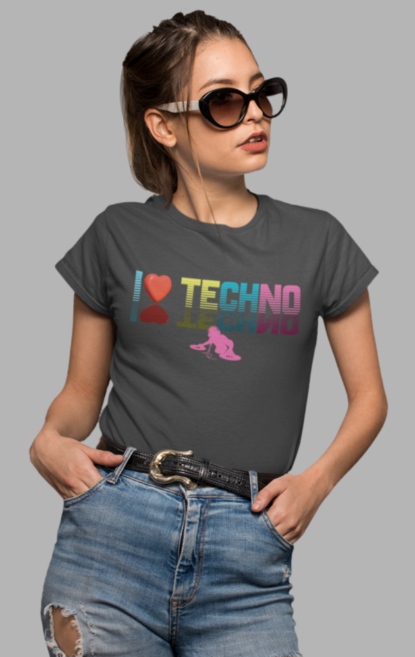 transparent-t-shirt-mockup-of-a-woman-with-dark-sunglasses-24644 (19) Playera Dama 100% Algodón de Alta Calidad, Cuello "V" y Redondo en diferentes colores e impresionante estampado.