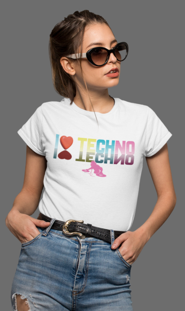 transparent-t-shirt-mockup-of-a-woman-with-dark-sunglasses-24644 (20) Playera Dama 100% Algodón de Alta Calidad, Cuello "V" y Redondo en diferentes colores e impresionante estampado.