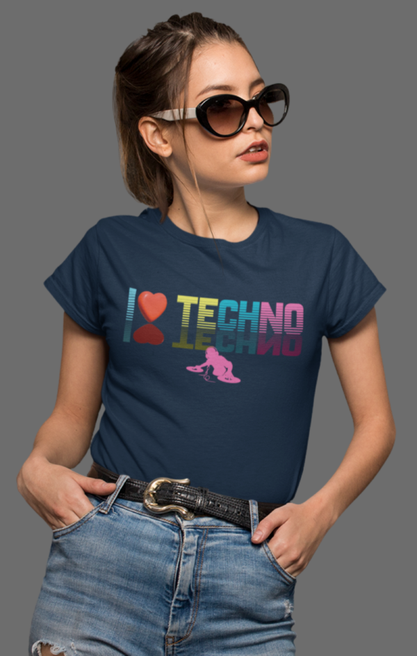 transparent-t-shirt-mockup-of-a-woman-with-dark-sunglasses-24644 (21) Playera Dama 100% Algodón de Alta Calidad, Cuello "V" y Redondo en diferentes colores e impresionante estampado.